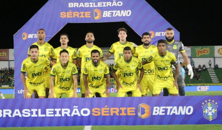 Vila Nova goleia o Botafogo-SP e segue firme no G4 da Série B