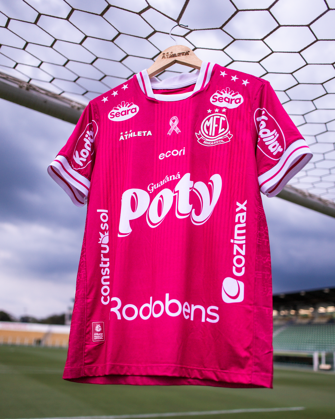 Pela 1ª vez na história, Mirassol FC e Athleta lançam uniforme rosa em apoio à campanha do Outubro Rosa