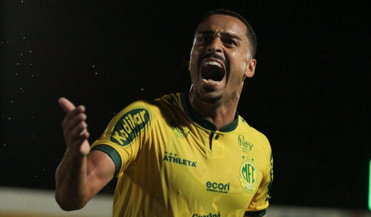 Mirassol goleia o Coritiba e se consolida no G4