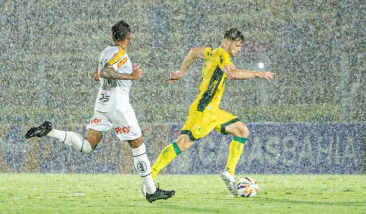 Jogo entre Mirassol x Novorizontino é suspenso e adiado por causa da forte chuva no Maião