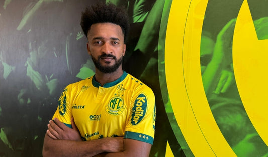 Lateral esquerdo Artur é o novo reforço do Leão