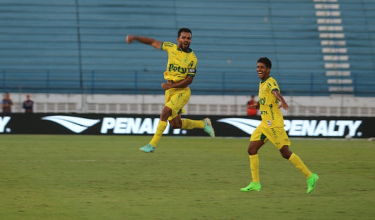 Leão vence em casa e entra no G4