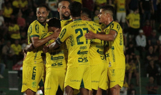 Leão goleia o Guarani no Maião