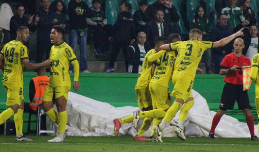 Mirassol vence o Coritiba fora de casa e cola no G4