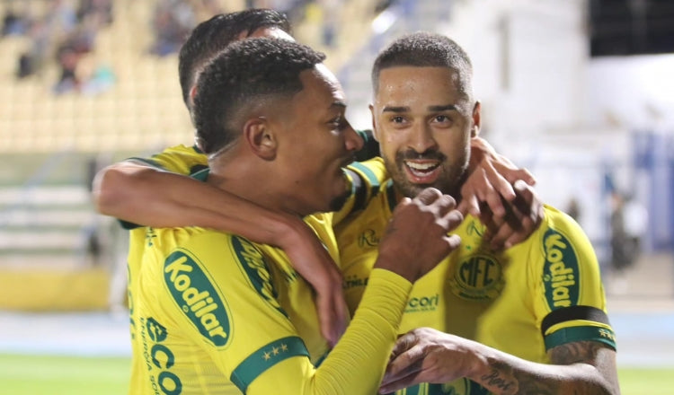 Mirassol vence o Brusque e fica na terceira posição da Série B